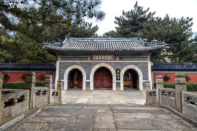 这个秋天，去潭柘寺看1400岁的“银杏帝王” 金黄期仅剩20天！