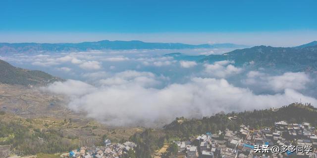红河龙玛村，哈尼家园，每家屋顶都是观景台，推窗就是撒玛坝梯田