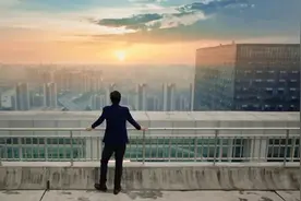 北漂中产vs地方豪门，冯仑谈县城生存法则：这几类人在县城活得好图片