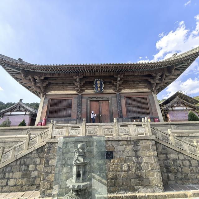 长子县的法兴寺，完全从异地搬迁，寺内三绝全国无双，是最大看点
