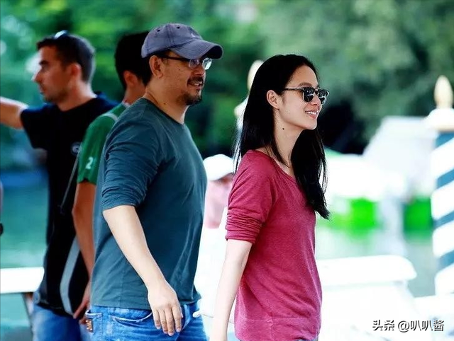 挤走小三小四，完胜刘晓庆，被风流导演独宠20年，她到底啥手段？