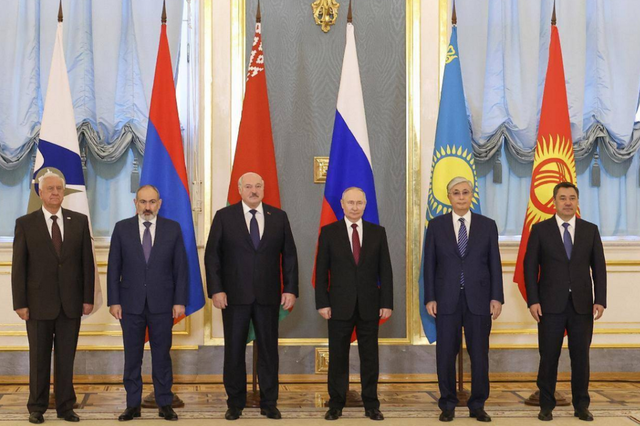 又一个乌克兰！全面去俄化，不准再叫将军，只能叫突厥军衔