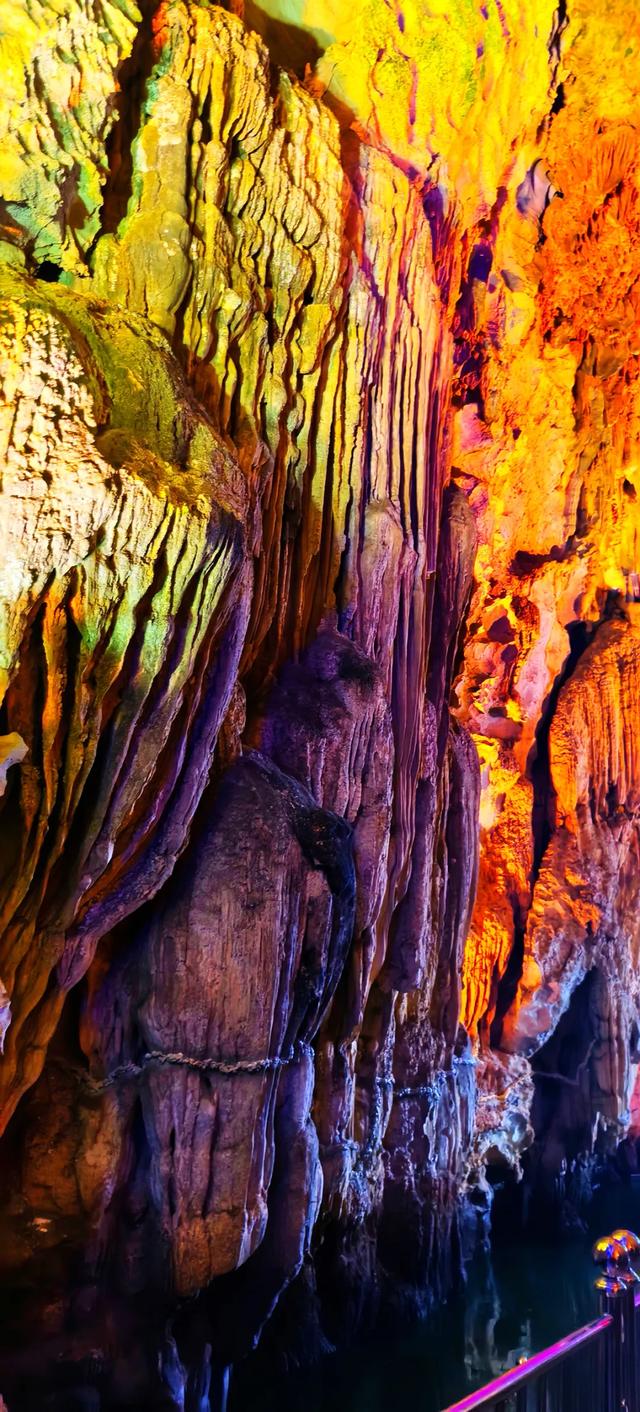 贵州：漫游安顺神奇龙宫！