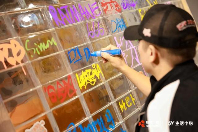 免费!藏在石景山首钢园的街头文化艺术展,超全逛展攻略来了→