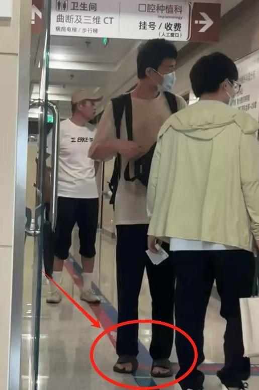 韦东奕就医惊现新问题！北大紧急回应，网友：别再打扰天才！