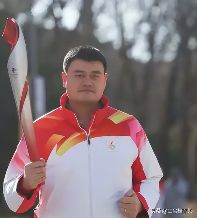 官媒对成龙的称呼变了！三字之差释放强烈信号，王晶真没说错