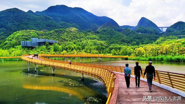 贵州六盘水避暑季旅游胜地客流迎高峰