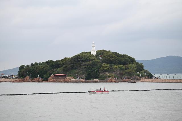 海上赏青岛 国庆假期青岛栈桥一号码头游船游热潮涌动