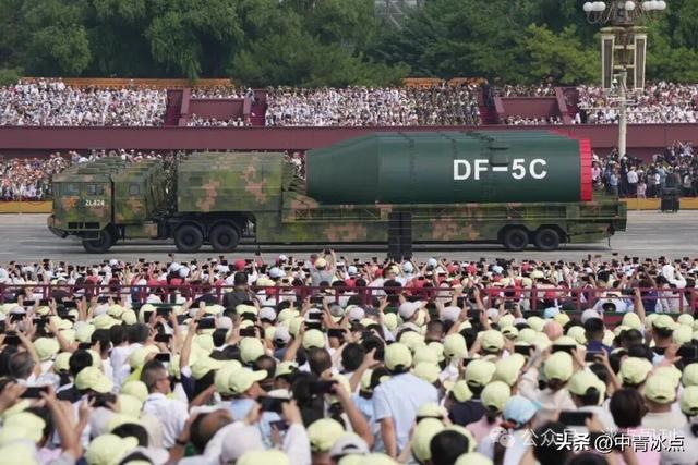 中青报直击九三阅兵：42张摄影作品，见证场内场外