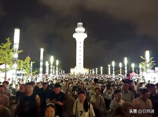 日照新网红:海边升腾的火箭奇观,全民刷屏夜半追"龙"
