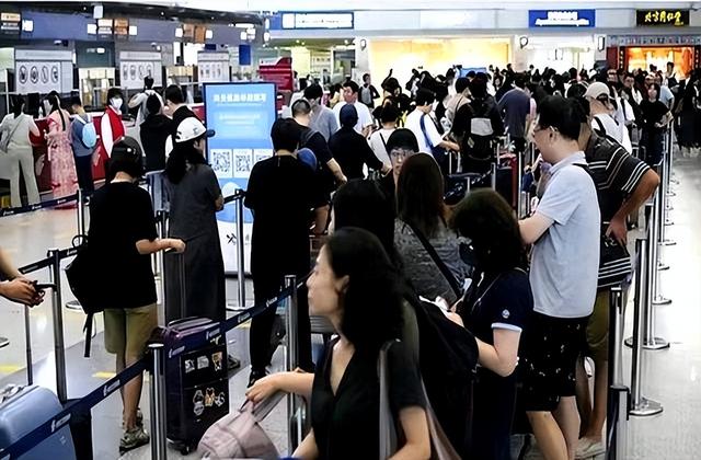 大量日本游客涌入北京，打着旅游幌子不去旅游不吃美食，为啥来？