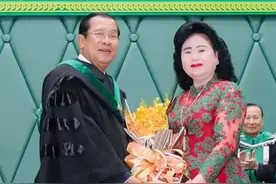 洪森能达到金庸所说的“行大事者三忍”，给西哈努克父子下跪！图片