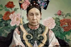 慈禧贴身宫女趁乱私藏了一个枕头，64年后拆开一看，里面全是国宝图片