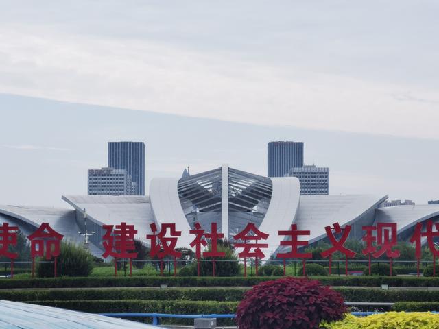 初秋，迎着习习秋风骑行赏景