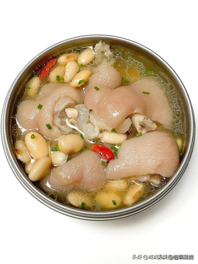 花胶梨子猪蹄汤 2026年花胶炖猪蹄有哪些功效 花胶梨子猪蹄汤 2026年花胶炖猪蹄有哪些功效