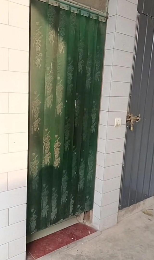 监控曝光！山西一男子因前女友拒复合持刀闯入家中，女子哥哥在家门口遇害，案件将开庭