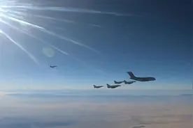 7架歼10和运油20直飞沙特，我军展示实力，未来可延伸关岛夏威夷图片