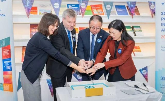 浙江大学出版社与施普林格·自然集团在法兰克福书展举行合作二十周年纪念仪式