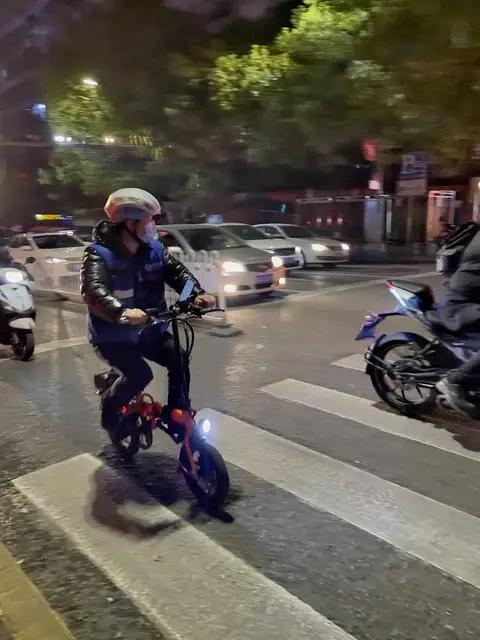 交警提醒：无证酒驾、隔夜酒驾，全部取缔！喝酒不开车已成铁律