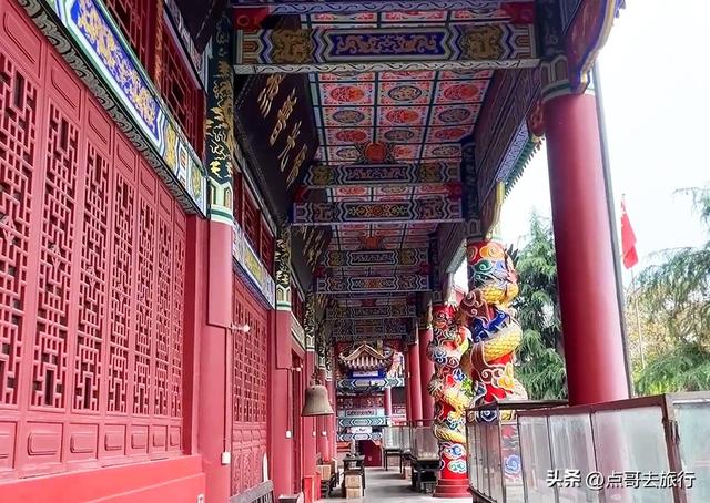 成都彭州被冷落的寺庙，殿宇壮观恢宏，位置堪称上乘，不要门票！