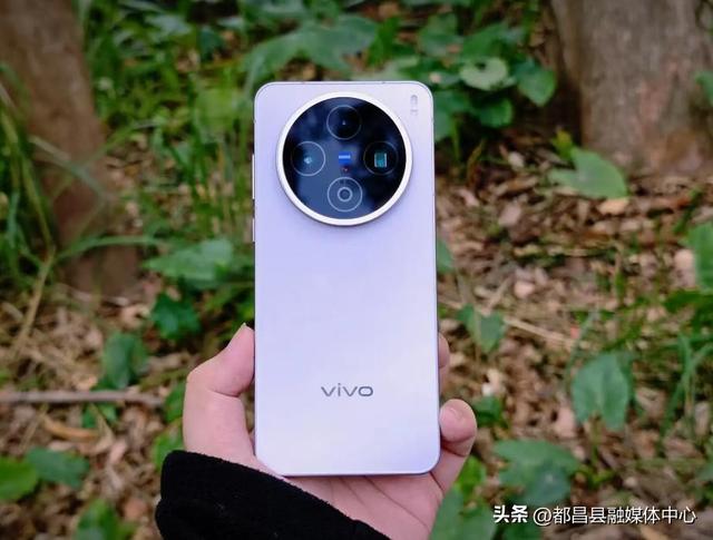 2025公认“接近完美”的5款直屏手机推荐，品质佳口碑好，适合用六年