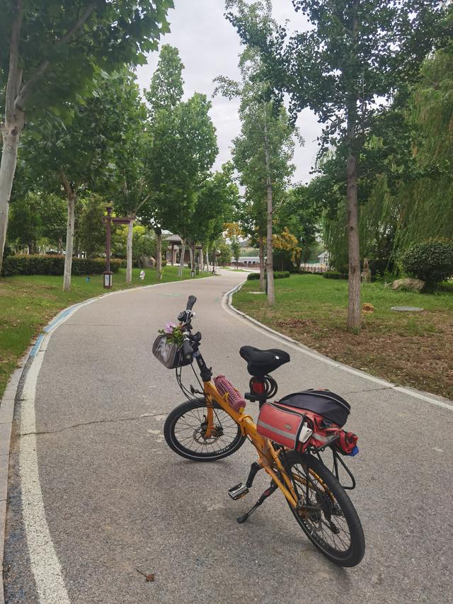 初秋，迎着习习秋风骑行赏景