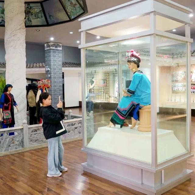 大理以 “文”迎客热度高
