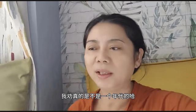 母女同游，因消费理念不同，一边花钱一边生气，都玩不开心