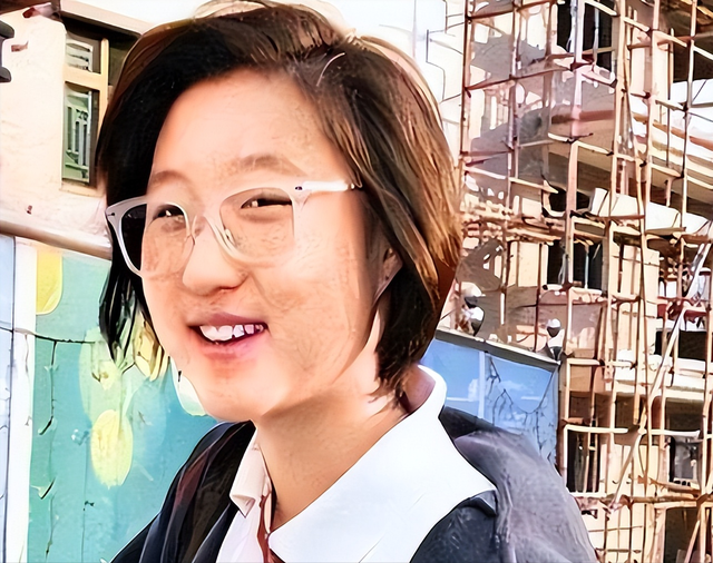 成龙砸4000万认回女儿，房祖名帮忙林凤娇沉默，吴卓林的话最清醒