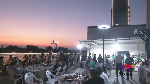 点亮生态科技新城“夜经济” 万福烟火夜市开幕