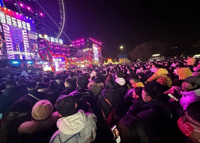 石景山游乐园冰雪音乐狂欢！零点陪你同迎2026