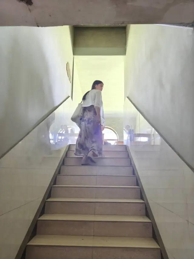 探访遗世独立的窑洞酒店