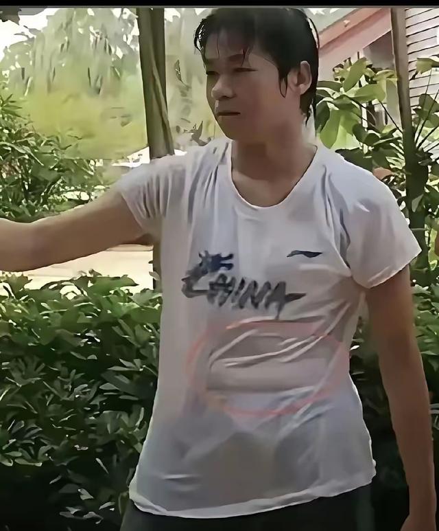 谁能认出这是全红婵？长相+身材都变了	，网友：基本回不到过去了