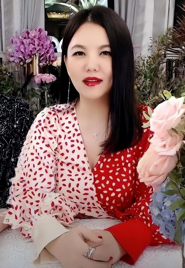 钱再多有啥用！50岁久居英国的李湘，终于为自己的行为付出了代价