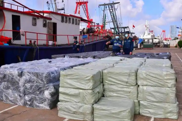 终于破案，中方追回96吨稀土，准备跟美国算总账，抛售118亿美债