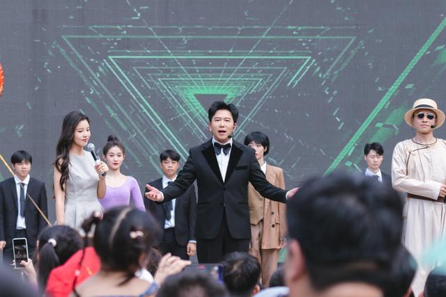 TVB群星璀璨，广东千古情景区“火人狂欢节”火力全开！