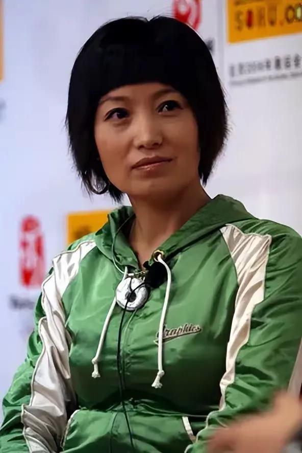 她5次上春晚，被恩师骗怀孕，自杀未遂不幸流产，57岁却依旧单身