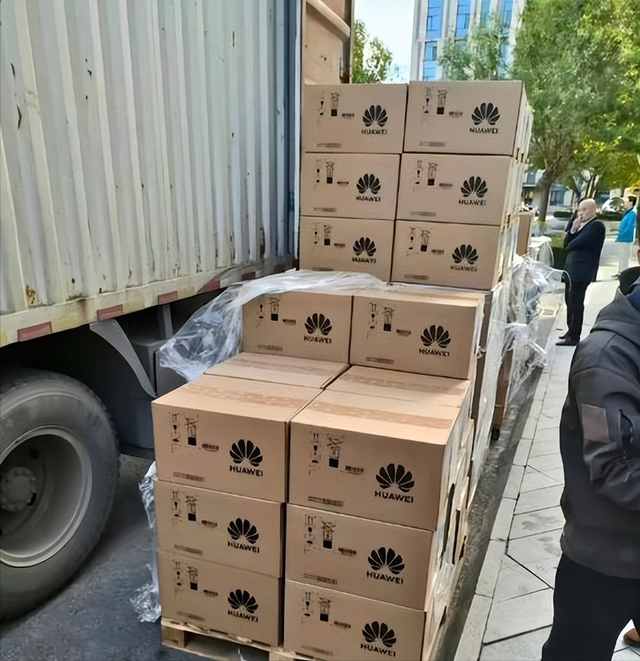 为讨好美国落井下石，狠心扣押华为7亿物资，如今它尝到报应了