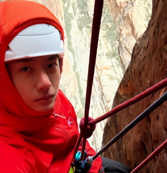 钱再多有什么用？28岁王一博手滑坠海，才懂陈道明那番话的含金量