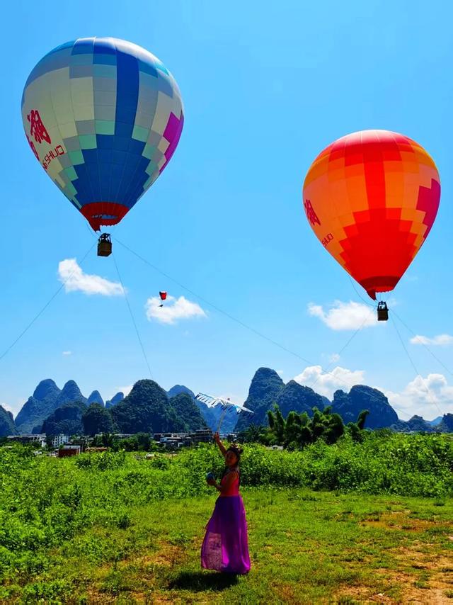 桂林：热闹非凡的遇龙河！