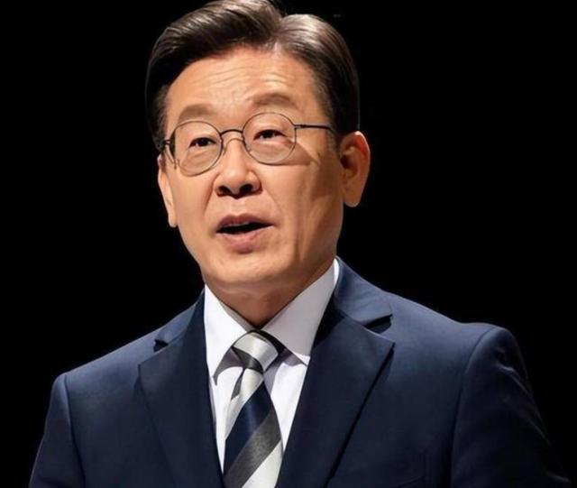 李在明终于回应了：登机访美前，下令韩国警方务必给中国一个说法