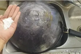 不管锅底的油脂污垢有多厚多脏，只需要撒上一把它，立马干净如新图片