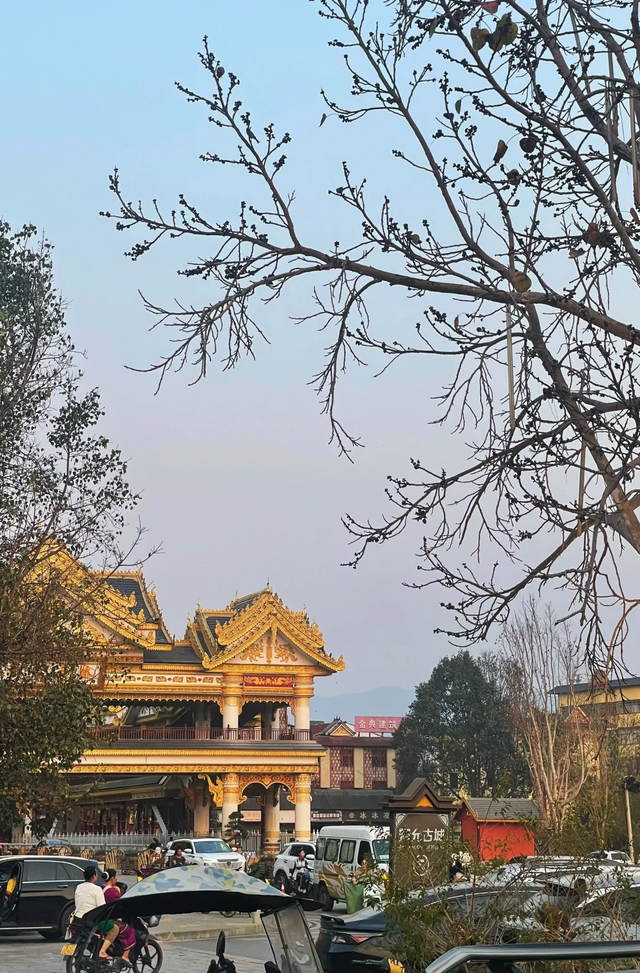 飞机高铁都不到，这个西南边境小城却将迎来高潮