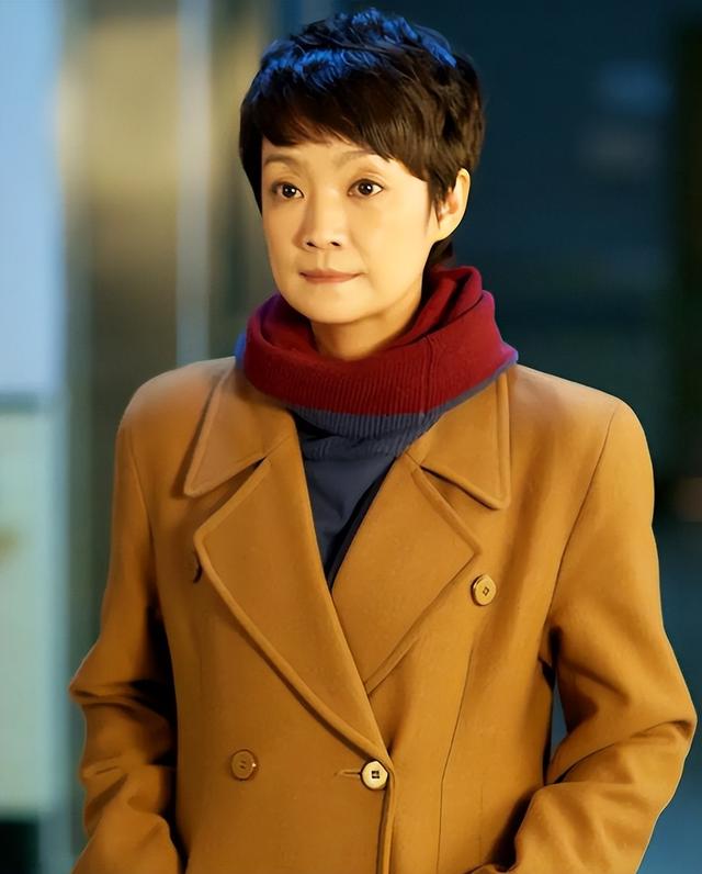 与王海燕离婚传闻真相大白1年，55岁张嘉益近况曝出，一点不意外