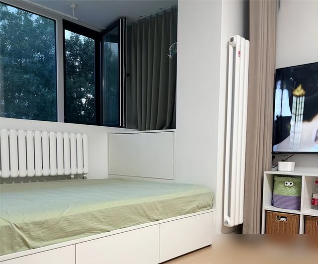 北京姑娘38㎡蜗居客厅火了，因“阳台改成卧室”走红，太有想法了