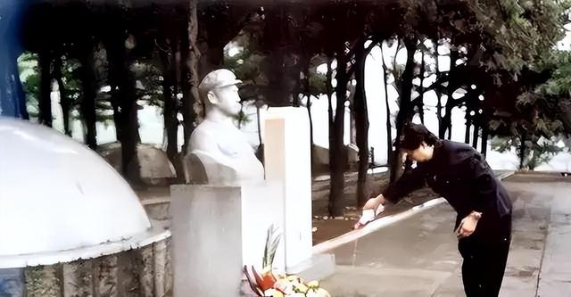 刘思齐有多美？1949年的一张留影，那年她19岁气质非凡！