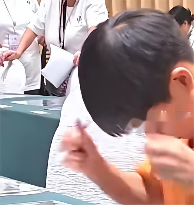 什么快递这么火，非得爸妈们亲自拆？爸妈：拆封权必须到手哈哈哈