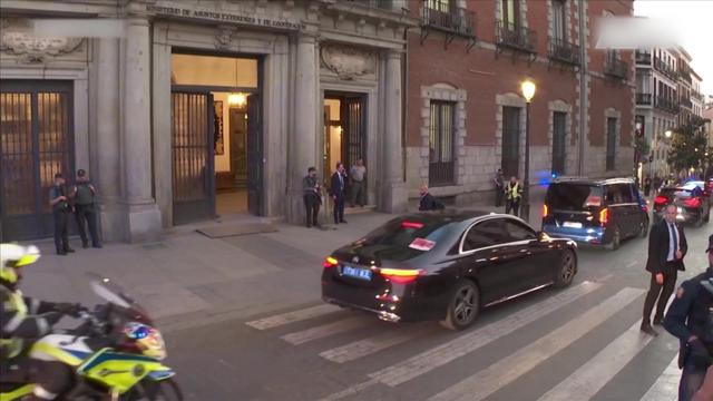 中美出乎全世界意料，马德里谈判刚结束，美财长逼27国对印度加税
