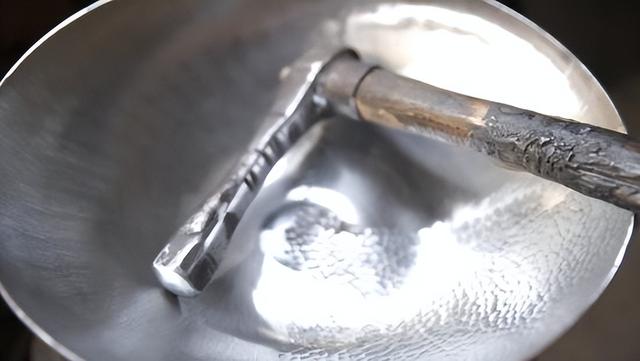 前央视主持人郎永淳，沦为阶下囚，刑满释放后，如今过得怎样？