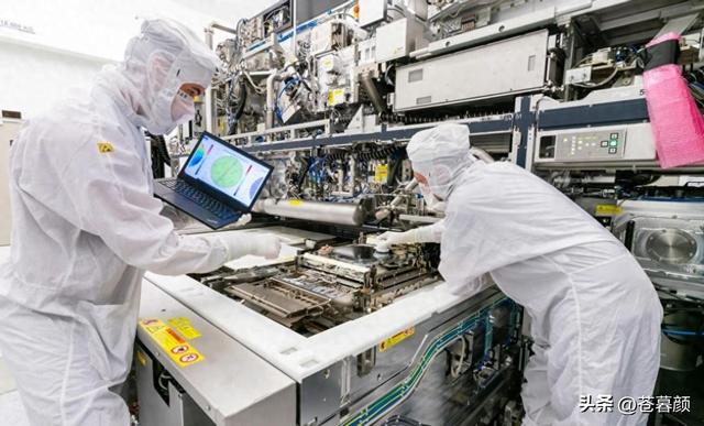 荷兰正式禁售DUV光刻机，中方别无选择，只能坚定自主制造破局